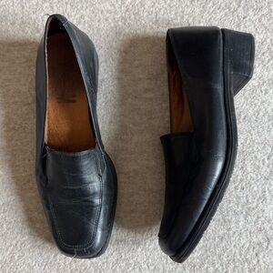 Magnum Elegant Black Leather Flats